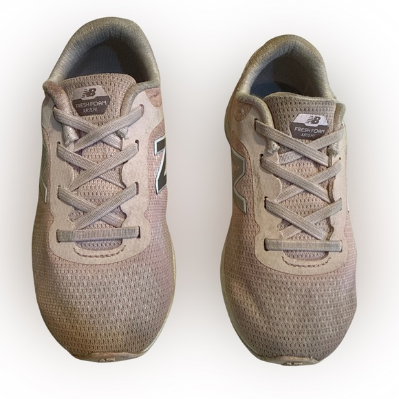 New Balance Other - New Balance Little Girls Size 9.5 Pink Sneakers Arishi V2 Fresh Foam